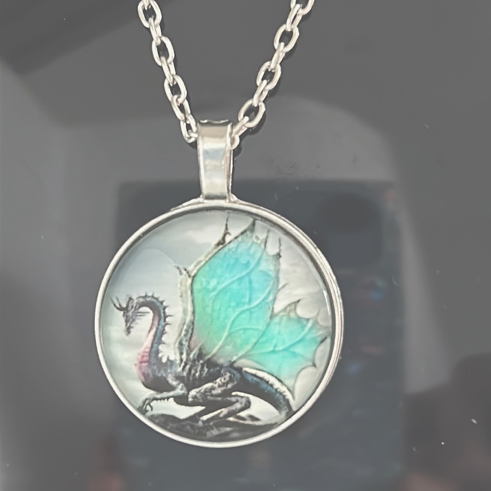 Dragon pendant, new, approx one inch in diameter Chain is approx 20 inch